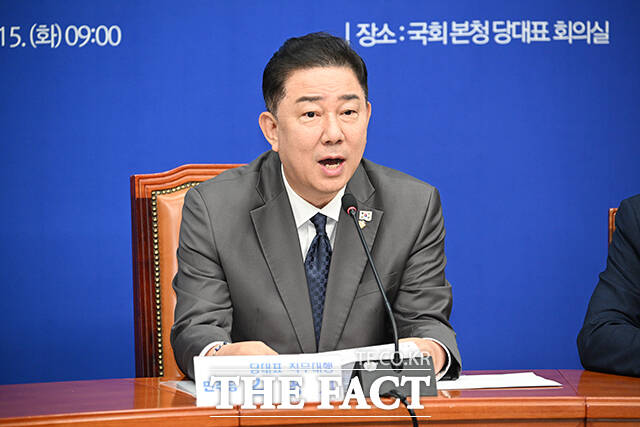 김병기 더불어민주당 당대표 직무대행 겸 원내대표는 불법 내란으로 국민이 겪은 고통 그 이상을 느끼게 해줘야 한다며 윤석열 전 대통령을 겨냥한 내란특검의 철저한 수사를 촉구했다. /박헌우 기자