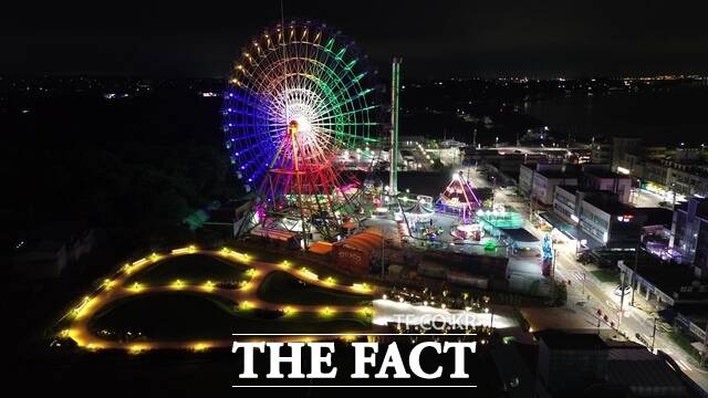 당진 삽교호관광지 실외 정원 야경. /당진시