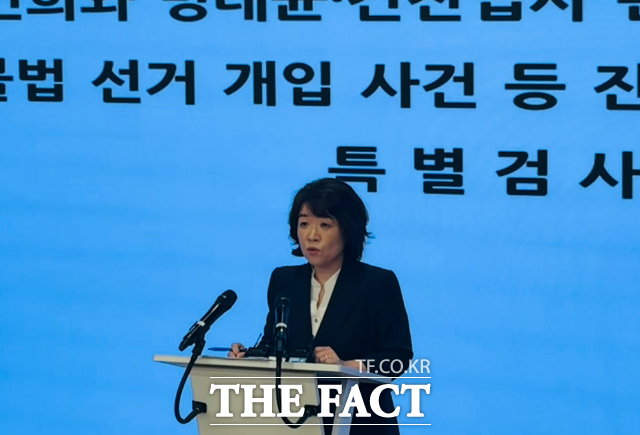 김건희 여사 연루 의혹을 수사하는 민중기 특별검사팀이 양평고속도로 노선 변경 특혜 수사 과정에서 국토교통부 직원들의 수사 방해 정황을 포착했다. 김건희특검팀의 오정희 특검보가 16일 오후 정례 브리핑을 진행하고 있다. /정채영 기자