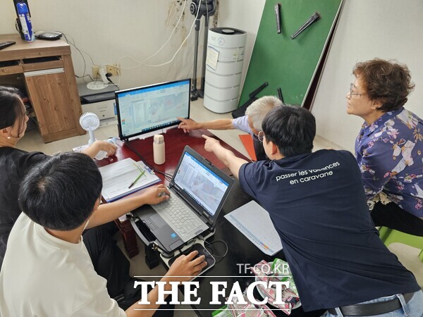 지난해 성북지구에서 진행한 지적 재조사 경계 협의./대전 유성구