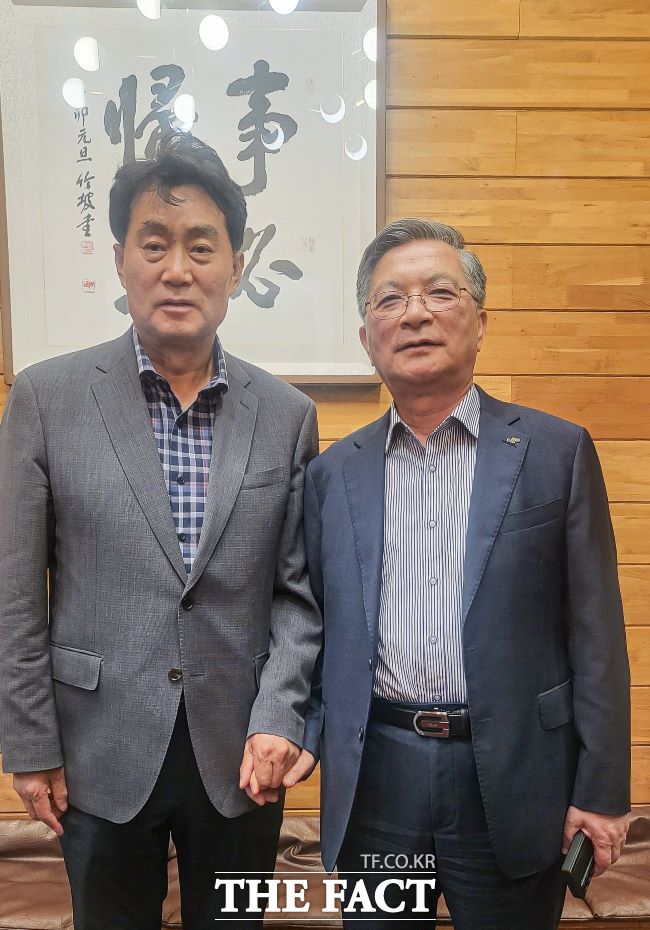 하은호 군포시장(사진 왼쪽)과 이한준 LH 사장/군포시