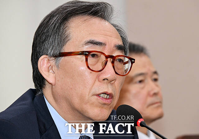 조태열 외교부 장관이 3월 19일 오후 서울 여의도 국회에서 열린 법제사법위원회 전체회의에 참석해 질의에 답변을 하고 있다. /국회=배정한 기자