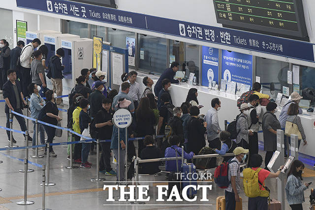 집중호우로 중단됐던 열차 운행이 일부 구간을 제외하고 순차적으로 재개됐다. 사진은 기사와 무관. /서예원 기자