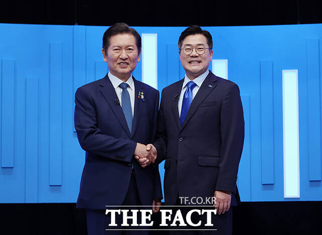 더불어민주당 대표 경선에 나선 정청래 후보가 두 번째 순회 경선 지역인 영남권 권리당원 투표에서 득표율 62.55%로 승리했다. /국회사진기자단