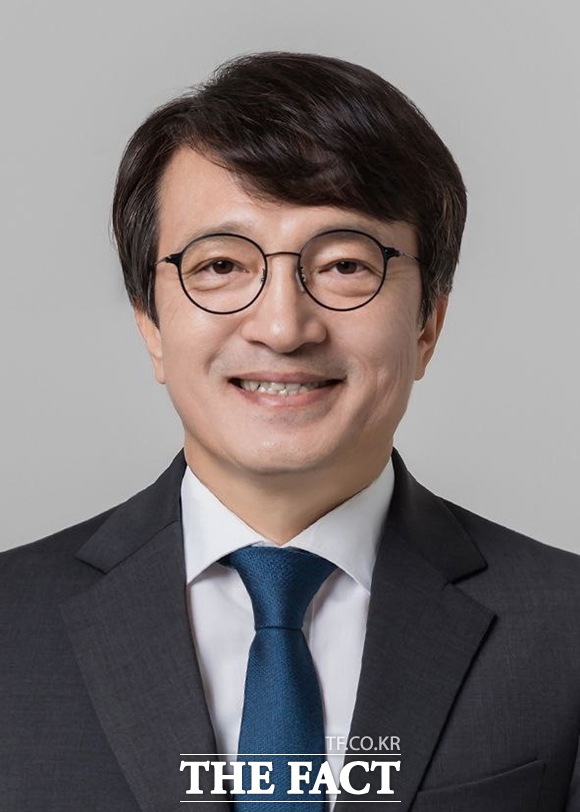 이재명 대통령은 20일 인사혁신처장, 새만금개발청장, 금융위원회 부위원장, 국립중앙박물관장 등 차관급 인사를 단행했다. 김의겸 신임 새만금개발청장. /대통령실