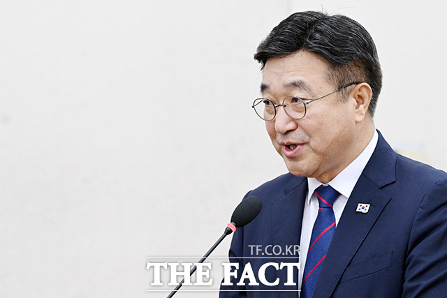 윤호중 행정안전부 장관은 20일 오늘부터 범정부 복구대책지원본부를 가동시켜 (집중호우) 대응에서 복구로의 공백없는 체계 전환을 추진한다고 밝혔다. 지난 18일 당시 윤호중 행안부 장관 후보자가 서울 여의도 국회 행정안전위원회에 출석해 모두 발언을 하는 모습. /남용희 기자