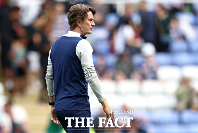 전반과 후반에 각각 11명씩 선수들을 투입하며 전력을 점검한 토트넘의 토마스 프랑크 감독./토트넘