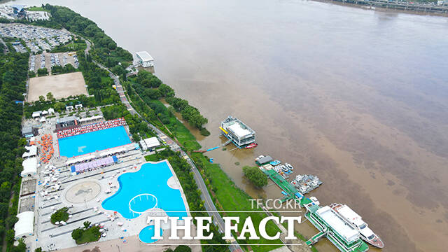 지난 16일부터 이어진 전국적인 폭우에 14명이 숨지고 12명이 실종됐다. 중20일 오후 서울 영등포구 서강대교 아래 한강이 흙탕물로 변해 있는 모습. /박헌우 기자