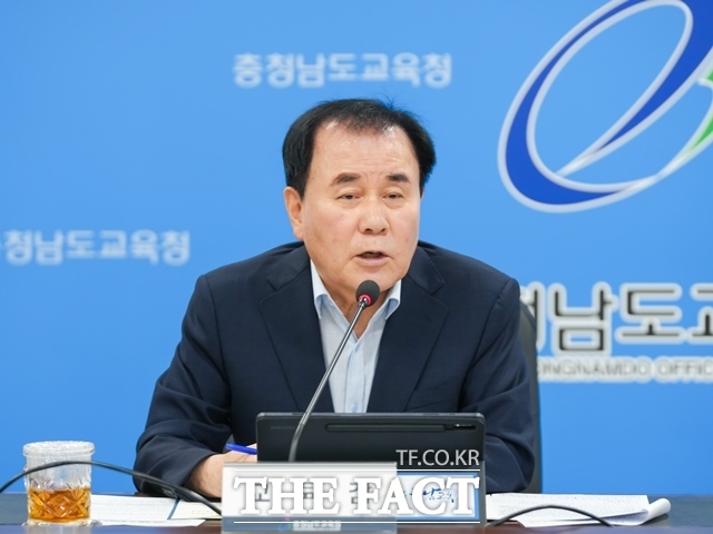 김지철 충남도교육감이 21일 7월 4주차 주간업무보고에서 집중호우로 인해 피해 시설물 복구에 만전을 기해 줄 것을 주문하고 있다. /충남도교육청