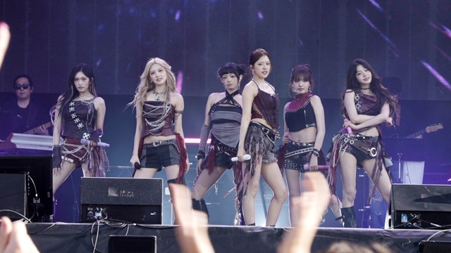 그룹 아이브가 롤라팔루자 파리의 메인 이스트 무대에서 라이브를 펼쳤다./스타쉽엔터테인먼트