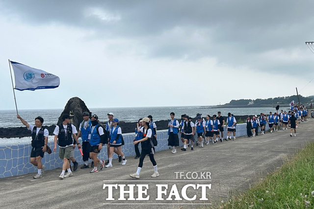 제주에서 목원대 총학생회 주관의 국토대장정을 진행하고 있는 모습 /목원대