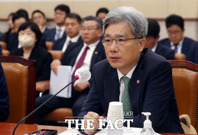 13일 오전 서울 여의도 국회에서 열린 법제사법위원회 전체회의에서 김상환 법원행정처장이 의원들의 질의에 답변하고 있다. 2023.09.13. /뉴시스