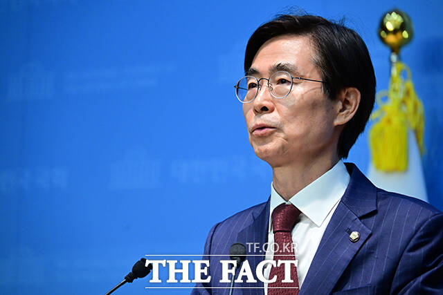 조경태 국민의힘 의원이 21일 오전 서울 여의도 국회 소통관에서 기자회견을 열고 당대표 출마 선언을 하고 있다. /국회=남윤호 기자