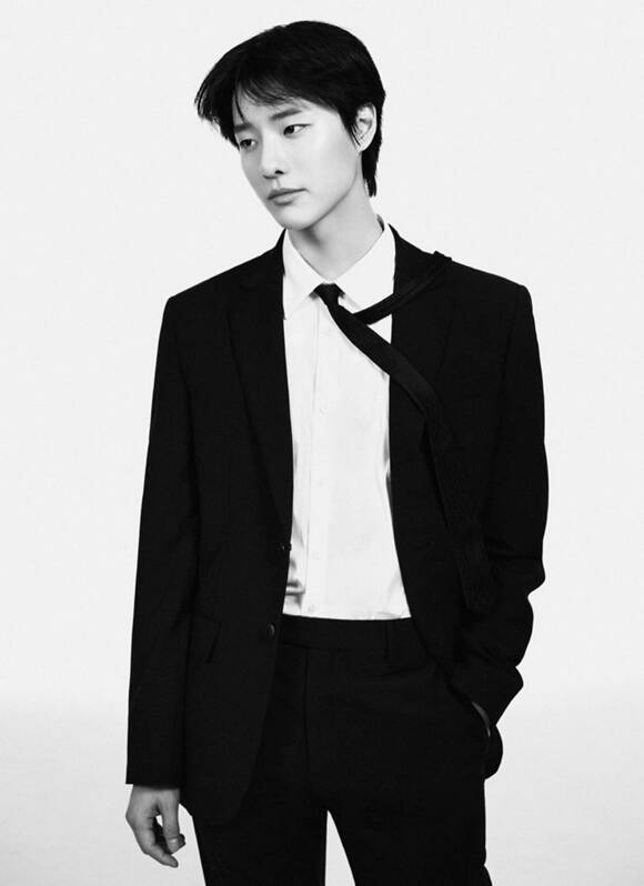 가수 우즈(WOODZ)가 오늘(21일) 만기 전역한다. /이담엔터테인먼트