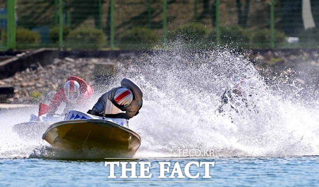 미사경정장에서 열리는 경정 경주 장면./국민체육진흥공단