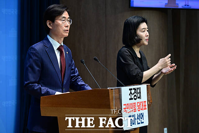 기자회견을 열고 당대표에 출마 선언하는 조경태 의원.