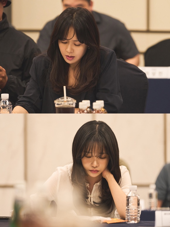 배우 손예진(위)과 조유리가 넷플릭스 새 시리즈 버라이어티를 통해 호흡을 맞춘다. /넷플릭스