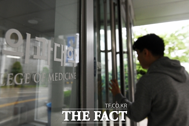 구연희 교육부 대변인은 의과대학 학생들의 복귀 방안에 대해 아직 발표 일정이나 이런 것들은 정해지지 않았다고 설명했다. 연세대학교 의과대학 자료사진 / 서예원 기자