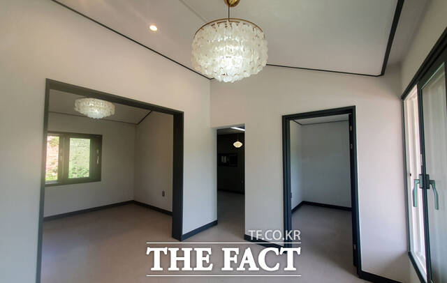 버려졌던 집을 리모델링을 해 입주를 앞두고 있는 포지리 주택 내부. /태안군