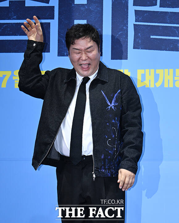 배우 윤경호가 21일 오후 서울 강남구 메가박스 코엑스에서 열린 영화 좀비딸 언론배급시사회 및 기자간담회에 참석해 포즈를 취하고 있다. /박헌우 기자