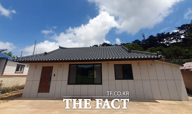 버려졌던 집을 리모델링 한 태안군 이원면 포지리의 주택. /태안군