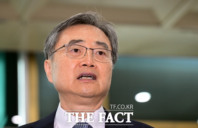 조현 외교부 장관은 21일 취임사에서 외교 사안이 국내 정치에 이용됐고, 실용과 국익이 주도해야 할 외교 영역에 이분법적 접근도 많았다고 지적했다. /임영무 기자