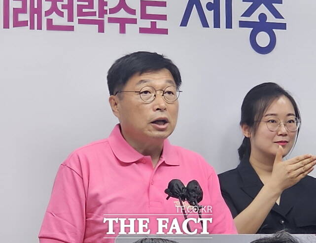 21일 이승원 세종시 경제부시장이 시청 정음실에서 언론브리핑을 갖고 있다. /김형중 기자