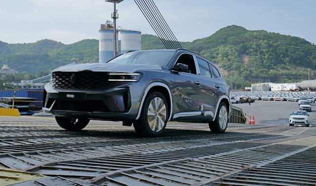 르노 그룹은 오는 9월 1일부로 빠리를 르노코리아 신임 대표이사 사장으로 선임했다. 그랑 콜레오스 중남미 수출 초도 물량 선적 모습. /르노코리아