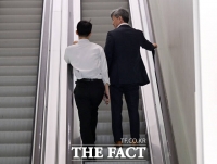  '김건희 측근' 이종호, 취재진 피해 특검 출석