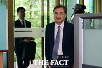  첫 출근하는 조현 신임 외교부 장관 [포토]