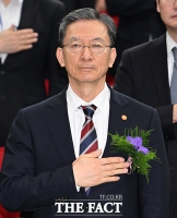  국민의례 하는 정성호 법무부 장관 [포토]