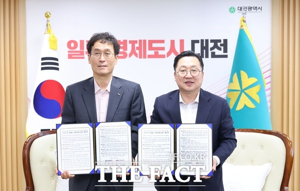 대전시와 한국도로공사가 22일 고속도로 통행료 지원사업을 위한 업무협약을 체결했다./대전시