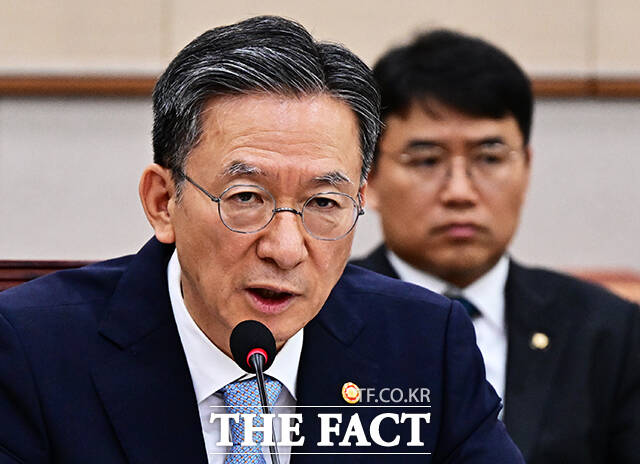 정성호 법무부 장관이 22일 오후 서울 여의도 국회에서 열린 법제사법위원회 전체회의에 참석해 질의에 답변을 하고 있다. /국회=배정한 기자