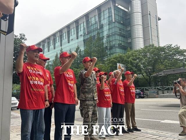 해병대 예비역 연대가 7일 오전 10시 서울 서초동 채상병특검 사무실 앞에서 긴급 기자회견을 열고 해병대 망신시킨 김계환은 진실을 말하라고 촉구했다. /김해인 기자