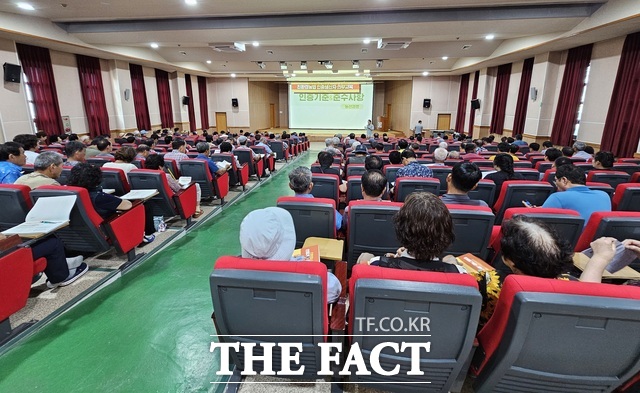 영암군이 관내 농가를 대상으로 친환경농업 의무교육을 실시하고 있다. /영암군