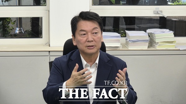 안철수 국민의힘 의원(경기 성남 분당 갑)이 22일 대전시의회 기자실에서 기자간담회를 갖고 있다./정예준 기자