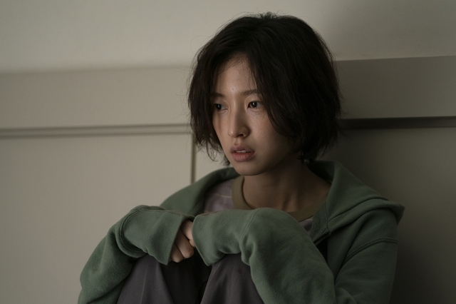 가수 겸 배우 아린이 S라인에서 소녀 현흡 역을 맡아 열연하고 있다. /웨이브