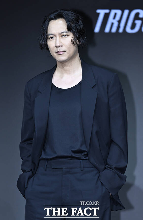 배우 김남길이 22일 오전 서울 마포구 호텔 나루 서울에서 열린 넷플릭스 새 시리즈 트리거 제작발표회에 참석해 포즈를 취하고 있다. /장윤석 기자
