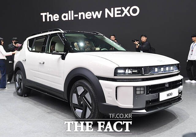 현대자동차그룹은 22일 현대 모터스튜디오 고양에서 산업통상자원부와 제15차 아시아태평양경제협력체(APEC) 에너지장관회의를 비롯해 제16차 청정에너지장관회의, 제10차 미션이노베이션장관회의에 차량을 지원하는 내용의 협약을 체결했다고 밝혔다. /장윤석 기자