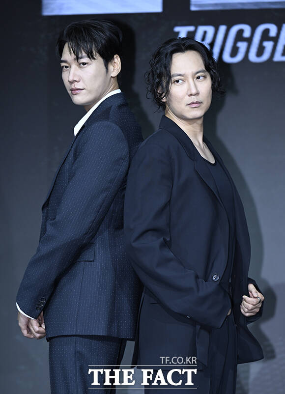 배우 김영광(왼쪽)과 김남길이 넷플릭스 새 시리즈 트리거를 통해 호흡을 맞춘다. /장윤석 기자