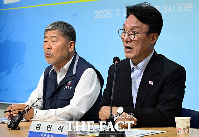 김민석 국무총리가 22일 오후 서울 영등포 한국노총에서 열린 간담회에 참석해 모두발언을 하고 있다. /임영무 기자