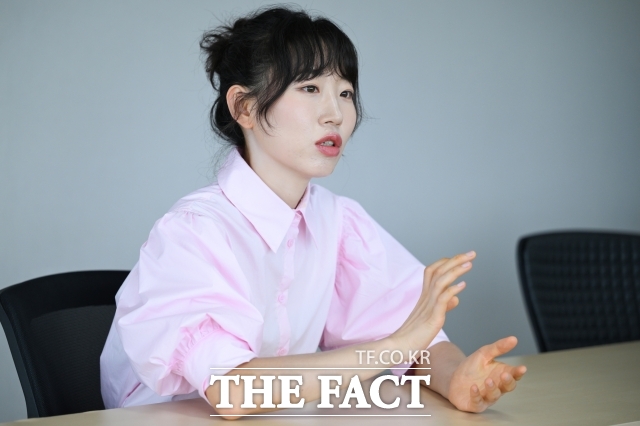 배우 오경화가 21일 오후 서울 마포구 상암동 <더팩트> 사옥에서 인터뷰를 하고 있다. /서예원 기자