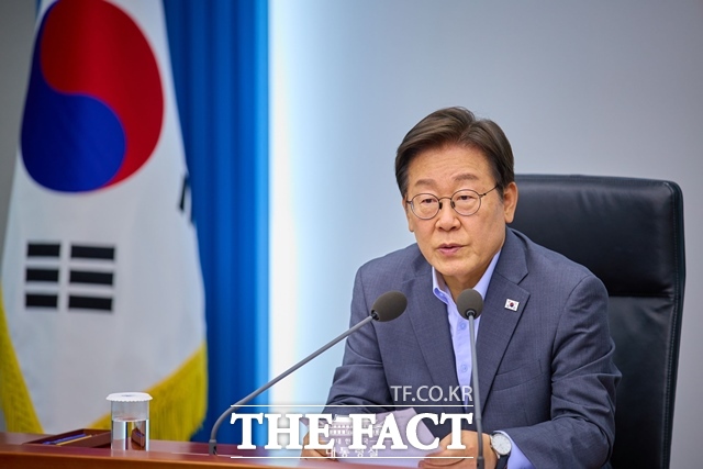 이재명 대통령의 쌍방울 대북 송금 의혹 사건 재판이 22일 연기됐다. 이 대통령이 지난 10일 오후 용산 대통령실에서 주재한 제3차 수석·보좌관회의에서 발언하고 있다. /대통령실