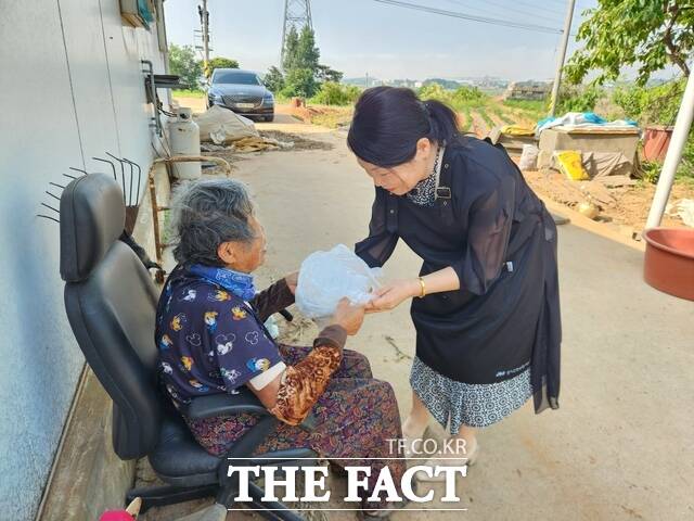 당진시보건소 송악건강생활지원센터는 지역 내 취약계층을 대상으로 주 1회 사랑의 한끼식사 서비스를 연중 운영하고 있다. /당진시