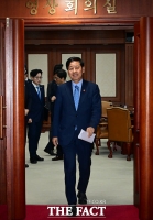  미소 지으며 회의실 나서는 구윤철 부총리 겸 기획재정부 장관 [포토]