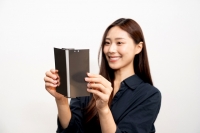  50만번 접었다 펴도 멀쩡…2.5배 강해진 삼성디스플레이 폴더블 OLED