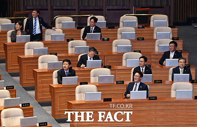 김민석 국무총리를 비롯한 국무위원들이 23일 오후 서울 여의도 국회에서 열린 제427회 국회(임시회) 제2차 본회의에 참석하고 있다. /국회=배정한 기자