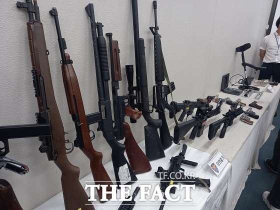 경찰청은 23일 사제 총기 등 불법무기류 관리 강화를 위해 관계기관(행정안전부·국방부)과 협의해 8월부터 9월까지 두 달간 불법무기 자진신고 기간을 운영한다고 밝혔다./더팩트DB