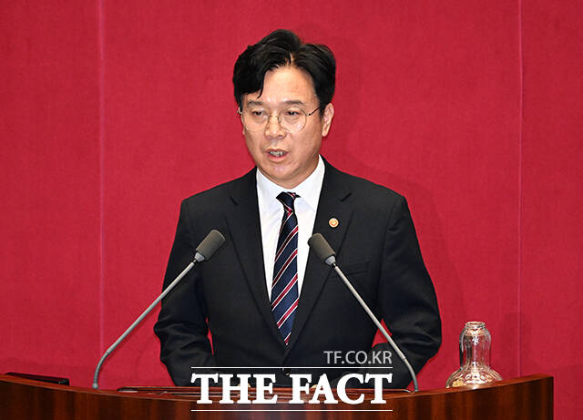 인사말 하는 김영훈 고용노동부 장관.