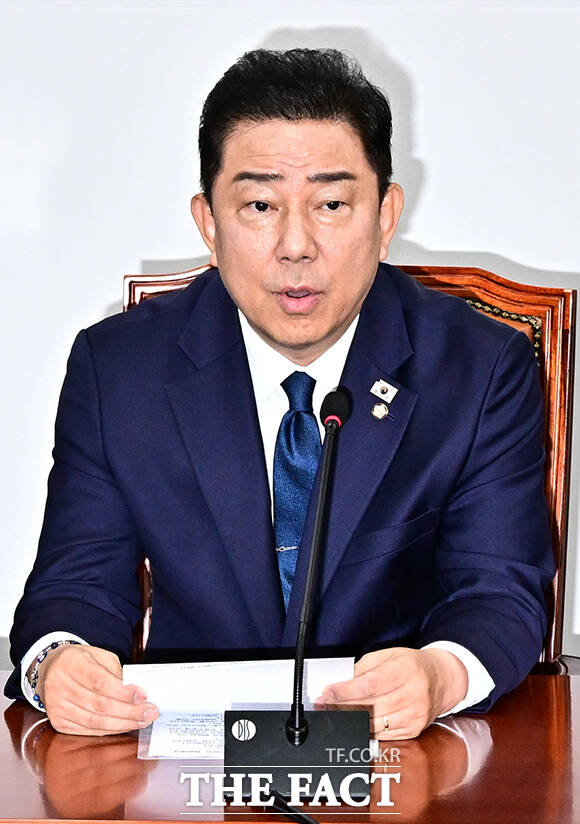 김병기 더불어민주당 당대표 직무대행 겸 원내대표는 윤석열 전 대통령과 김건희 여사를 겨냥해 부창부수라는 말이 떠오른다며 국민과의 싸움을 멈추지 않고 있다고 직격했다. /배정한 기자
